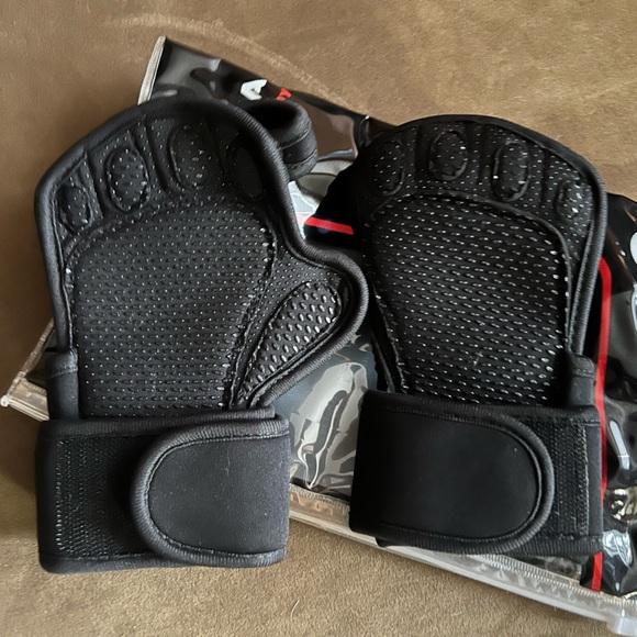 New Mava Sports Ventilated Workout Gloves w/ Integrated Wrist Wraps & Full Palm - Picture 8 of 10